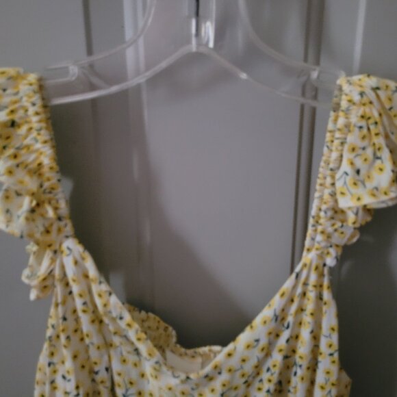 NWT's H & M Yellow Floral Sleeveless Top with Ruffles Misses Medium - Picture 2 of 4